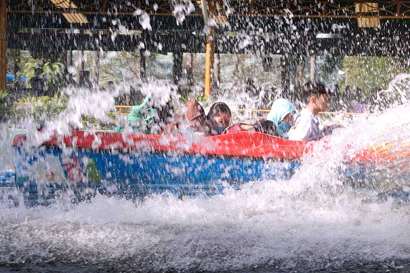 hình Tàu vượt thác